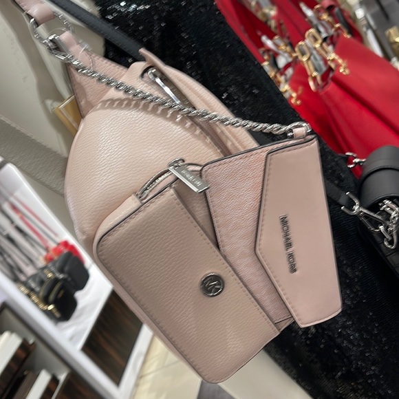 MICHAEL KORS
Maisie Large Pebbled Leather 2-in-1 Sling Pack
Lt Powder Blush
NWT - Picture 9 of 16